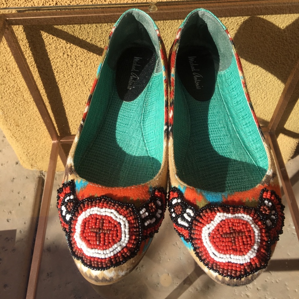 Beaded, printed flats